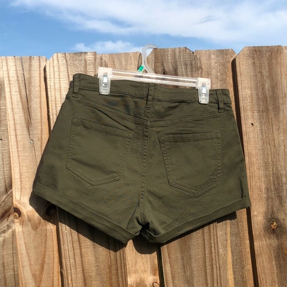 Retro Olive Green H&M Shorts - Picture 3 of 3